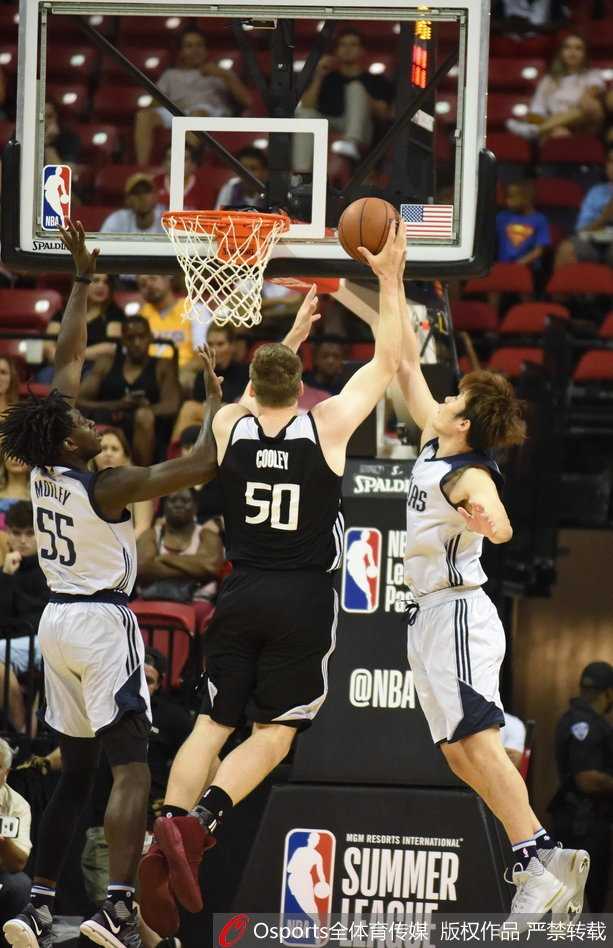 夏日狂潮亚洲荣光 丁彦雨航两记重扣率小牛劈落国王挺进八强 丁彦雨航眼神坚毅蓄势待发 准备在夏季联赛的舞台上再次证明自己