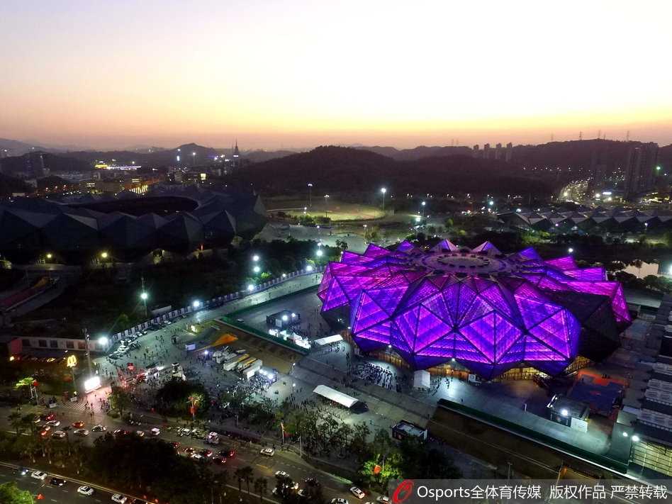 夜访水晶石:在深圳龙岗大运中心见证2018年CBA全明星赛的篮球盛宴 于长春在三分球大赛中出手,篮球在空中划过一道完美的弧线,准确坠入篮网,现场比分牌定格在了破纪录的24分。