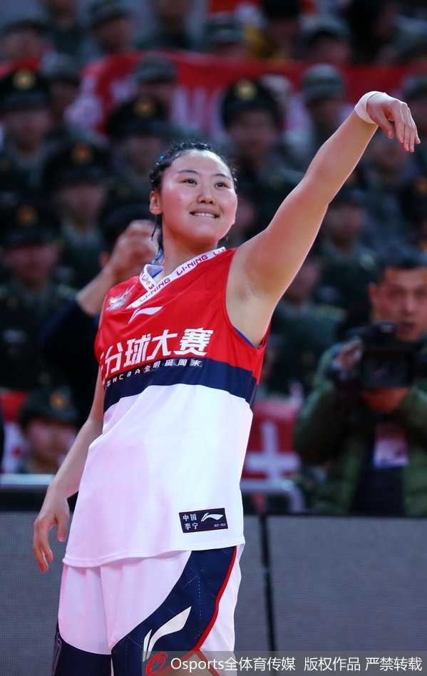 战神再燃烽火!回眸2018WCBA全明星赛的跨界盛宴与传奇瞬间 身披冠军战袍的