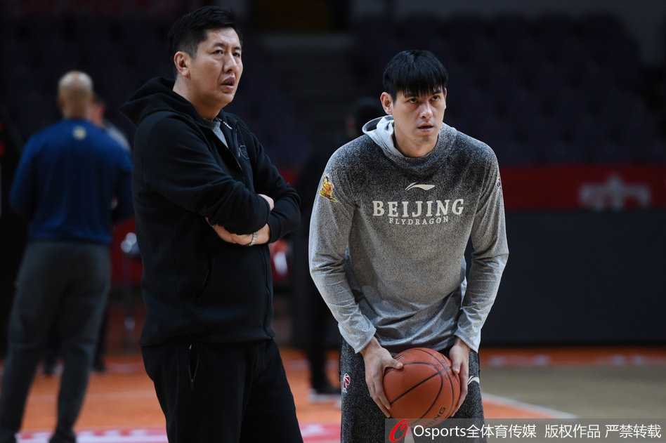 训练结束后，马布里加练投篮，偌大的体育馆里，他一次又一次出手，仿佛在雕刻最后的美好时光