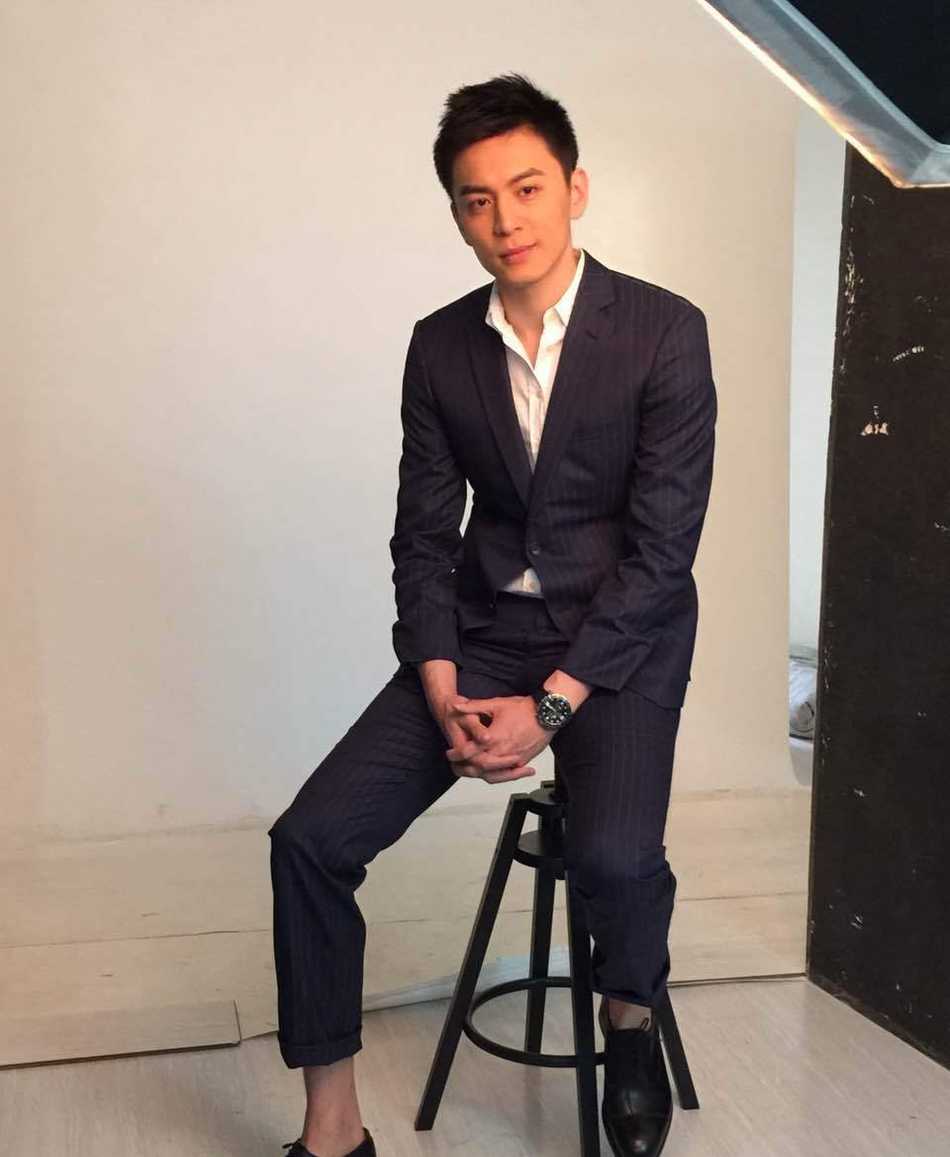 杨鸣阿不都郭艾伦易建联刘晓宇谁是CBA才貌双全最帅之人 杨鸣身披辽宁队战袍目光坚毅嘴角微扬尽显白马长枪的儒雅帅气