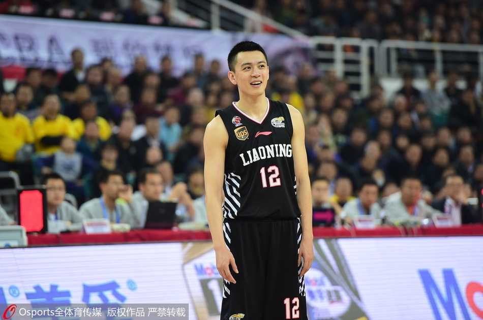 杨鸣阿不都郭艾伦易建联刘晓宇谁是CBA才貌双全最帅之人 阿不都沙拉木有着立体深邃的五官眼神专注透出西域少年的阳光与坚毅