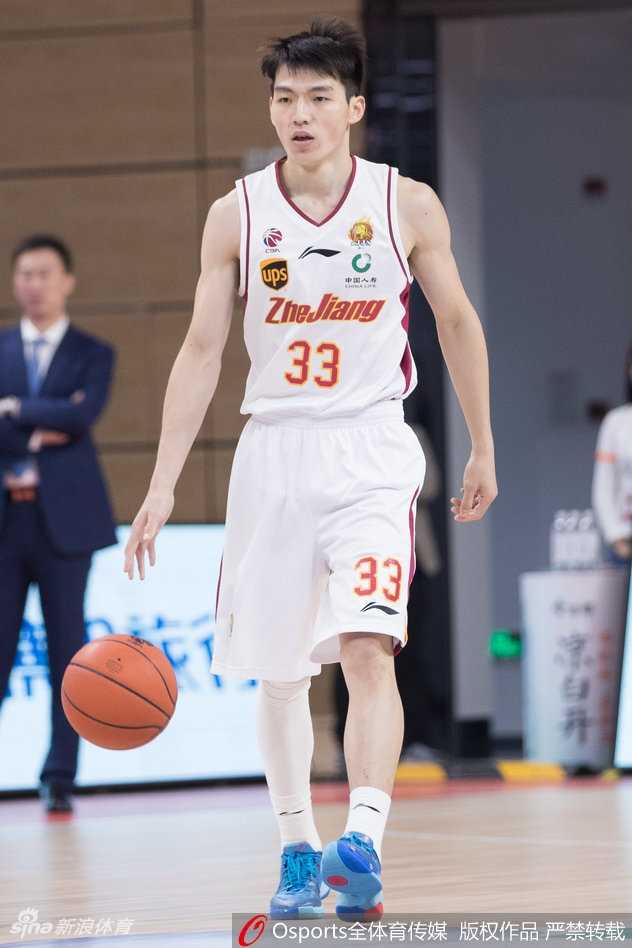 浙江主场力克同曦赢得对攻战 吴前威姆斯联手导演精彩胜利 浙江外援威姆斯高高跃起跳投,他用全场36分14篮板10助攻的完美三双表现统治了比赛