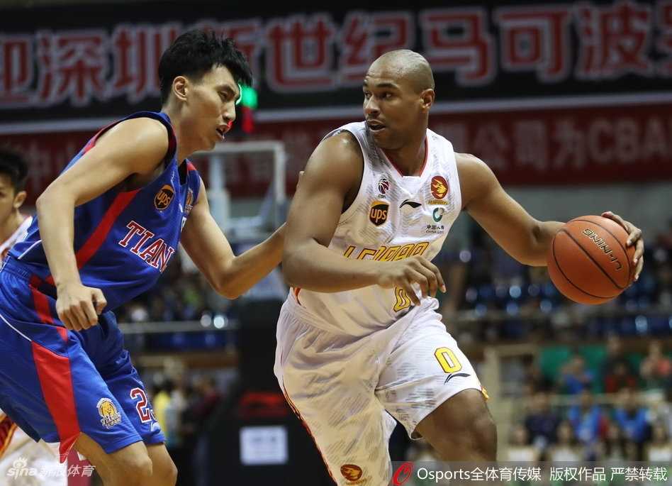 深圳烈豹主场大胜天津 朗福德末节狂飙导演逆转好戏 顾全外线手起刀落,三分球应声入网瞬间点燃主场球迷热情