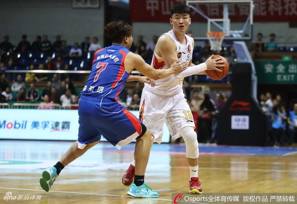 深圳烈豹主场大胜天津 朗福德末节狂飙导演逆转好戏 内线悍将萨林杰顶着防守强硬上篮,展现无与伦比的核心力量