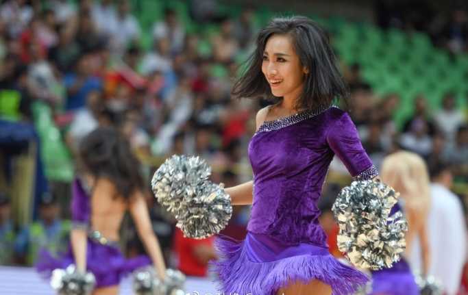 神似吉克隽逸的篮球宝贝:赛场上的精灵舞者 篮球宝贝回眸一笑,神韵气质神似歌手吉克隽逸