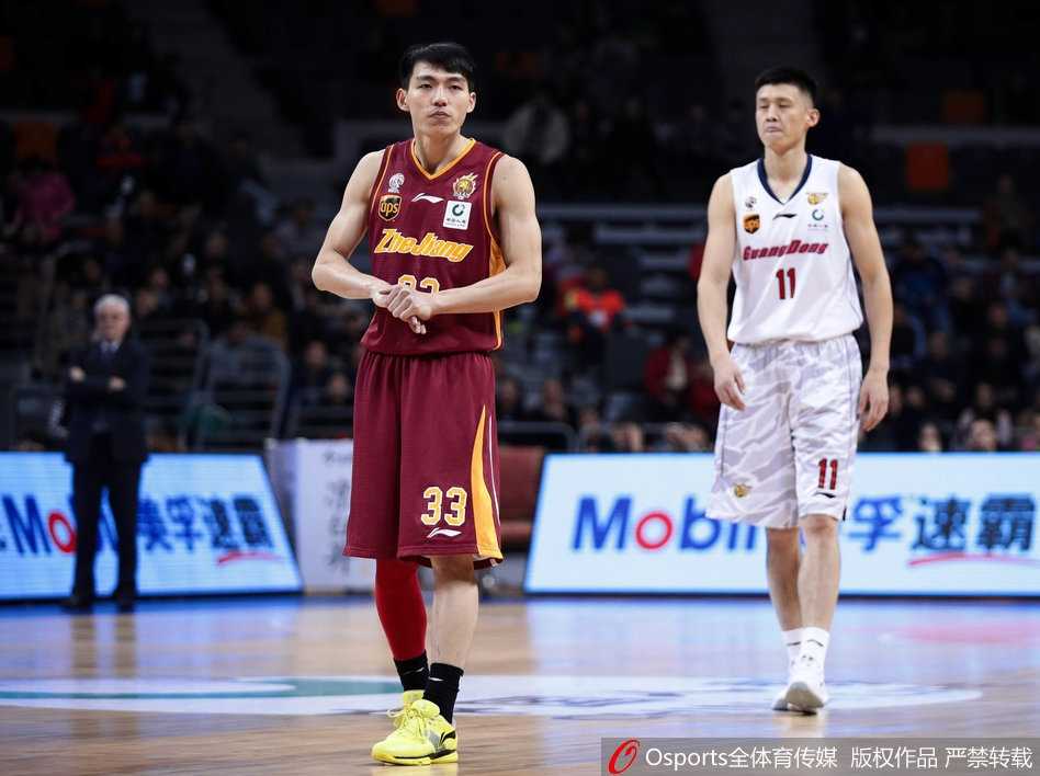 粤浙大战惊魂录:尼克尔森45分创新高,阿联两双镇守主场 周鹏底角三分出手,皮球划过一道彩虹弧线空心入网,这记关键球几乎杀死了比赛。