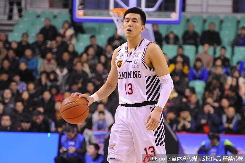 辽宁衡润主场狂胜天津荣钢,七人得分上双送对手十连败 刘志轩在外线觅得良机,接球后果断出手,三分应声入网,他火热的手感让辽宁队的领先优势瞬间突破了30分大关。