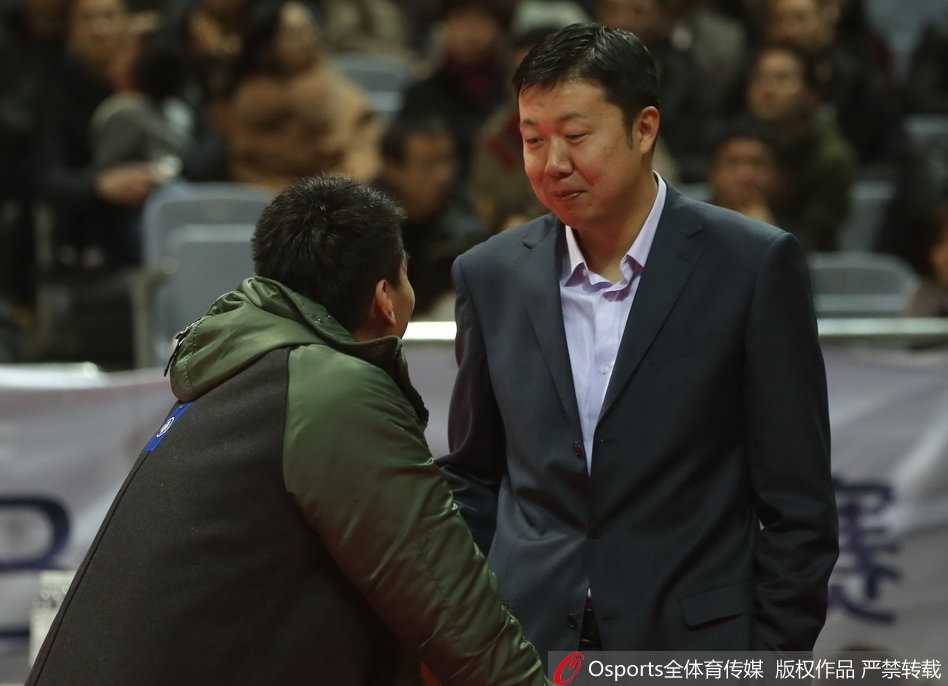 钻石斯科拉助山西攻克军旅,八一付豪空砍三十八分难救主 付豪在肌肉林中高高跃起,单手牢牢抓下前场篮板,落地瞬间浑身肌肉线条迸发力量感。