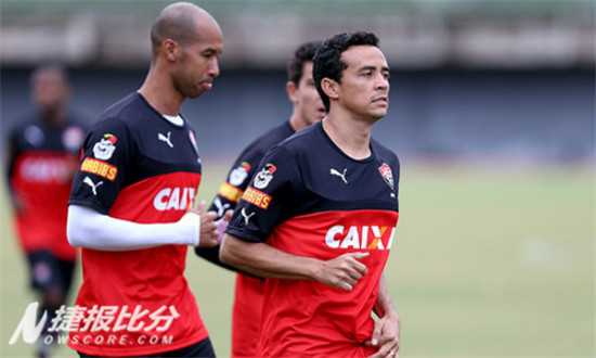 10人维多利亚补时点球绝平，沙佩科恩斯八轮不胜深陷降级区