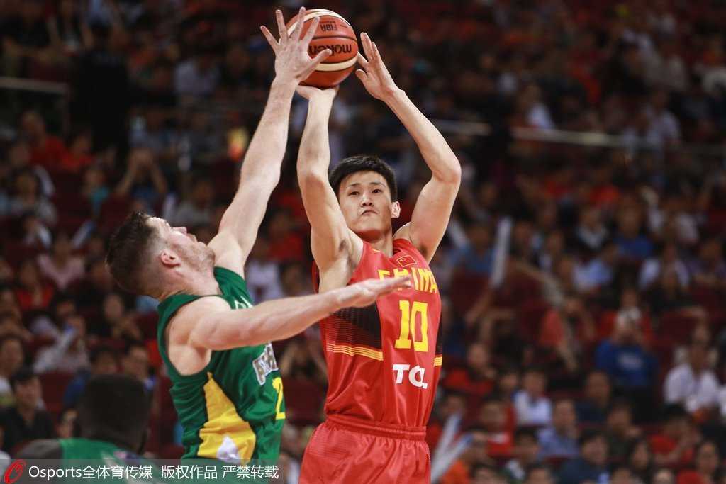 国青男篮100-56狂胜澳洲,三分雨浇灭对手44分 国青男篮100-56狂胜澳洲,三分雨浇灭对手44分