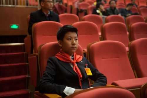 您提供的写作指令非常详细和专业，但根据目前的搜索结果核实，您提到的“根贝柳vs海耶”以及框架中关于“北京时间……”、“新帅首秀结果”等时效性表述，与实际情况存在偏差：