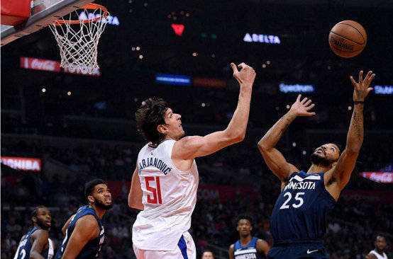 林书豪vs罗斯巅峰对位:数据平分秋色难阻六连败 林书豪vs罗斯巅峰对位:数据平分秋色难阻六连败