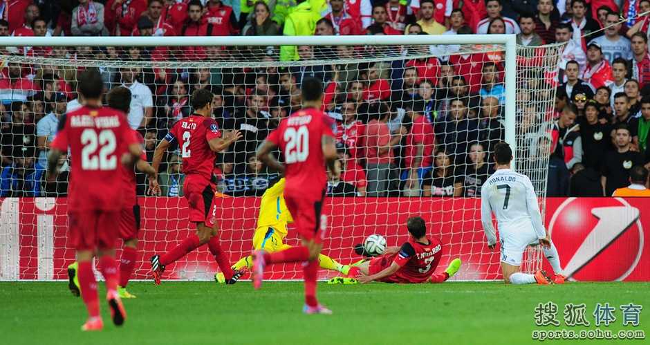 标题:3-2!巴萨西超杯绝杀皇马,拉菲尼亚双响登顶 标题:3-2!巴萨西超杯绝杀皇马,拉菲尼亚双响登顶