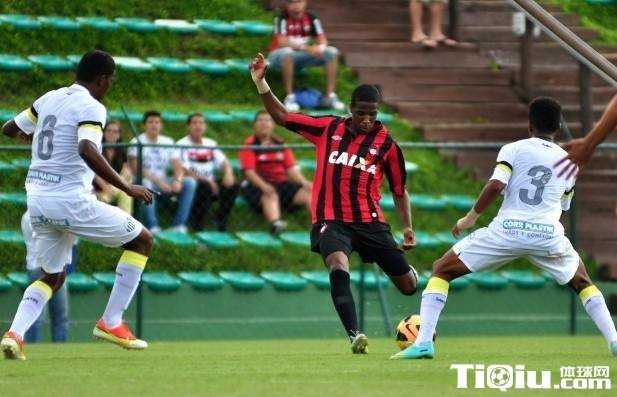 标题：巴拉甲瓜拉尼连场零封 攀升至积分榜中游