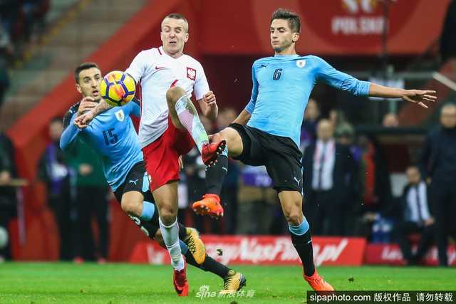 热身赛波兰3-1立陶宛，莱万双响新帅开门红