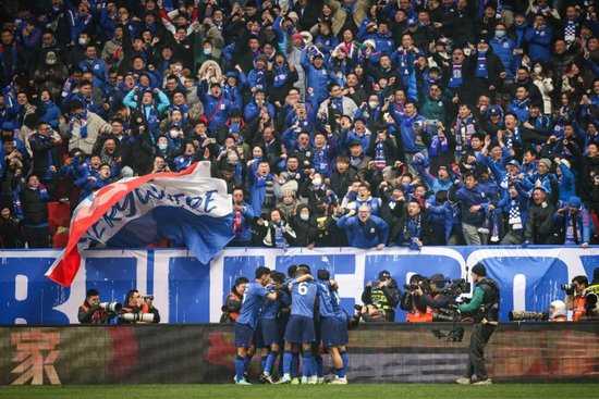 申花新帅斯卢茨基开门黑，0-2不敌澳超喷气机