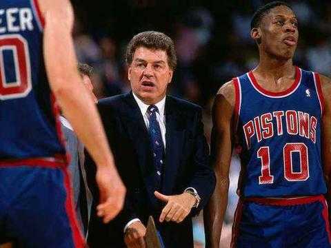 麦克唐纳德裸绞降服戴利，完美Bellator首秀