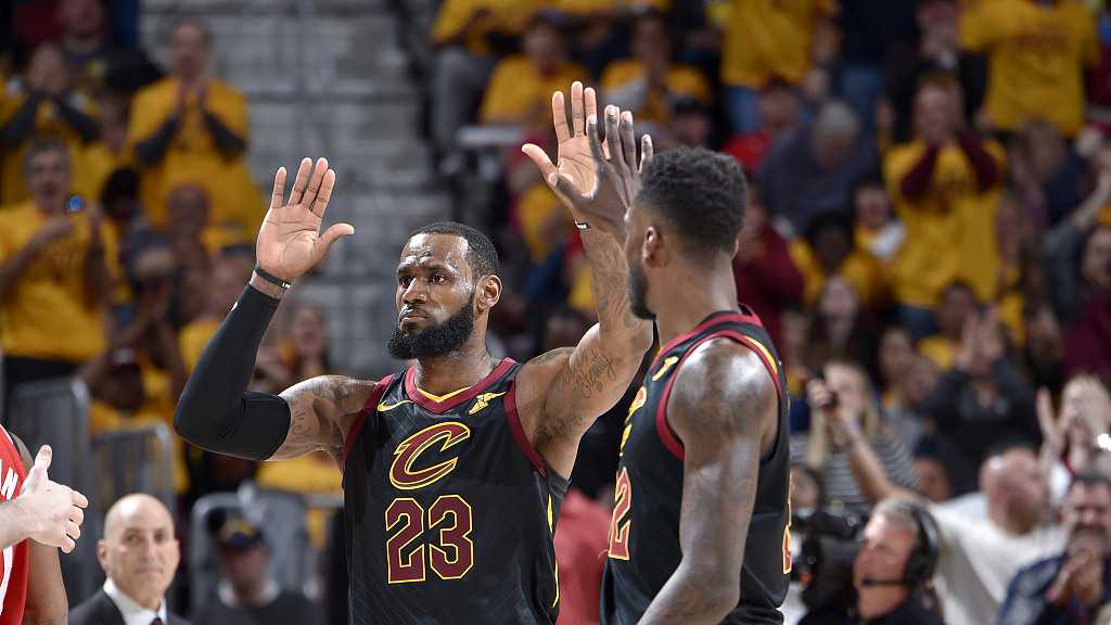 【雷霆三军用命拿下赛点，勇士王朝绝境逼出最强汤神】