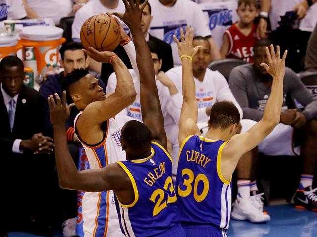 勒布朗三双封神！热火121-106击溃雷霆4-1加冕2012总冠军