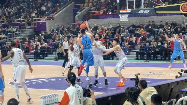 周琦伤退豪华阵容主场沦陷！首钢84-90负山西跌出争冠区