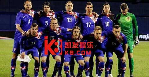 曼朱造红牌+双响，克罗地亚4-0喀麦隆