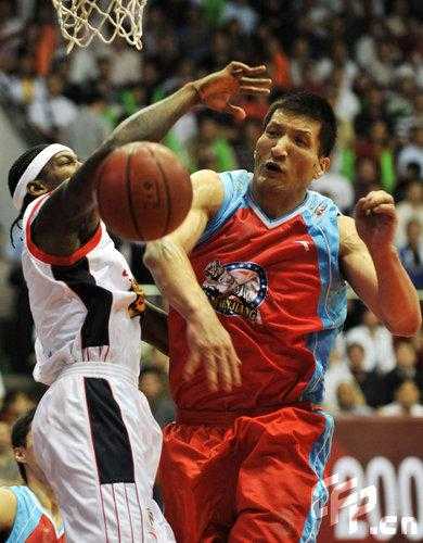 广东4-0横扫新疆加冕九冠王 易建联荣膺总决赛MVP