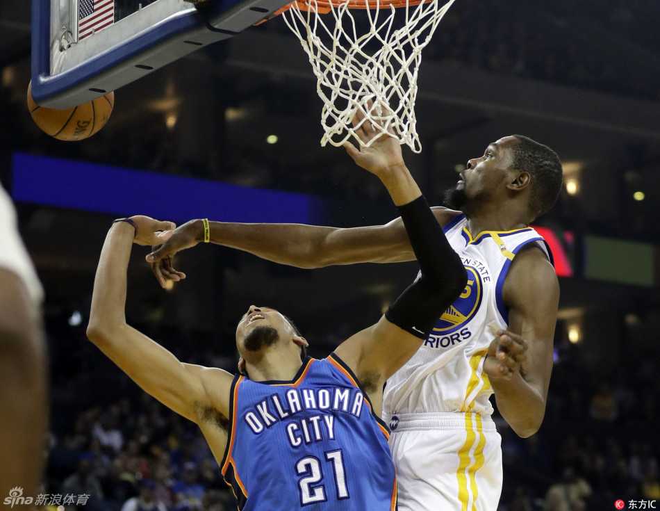 水花57分勇士横扫雷霆，威少低迷冲突四人吃T