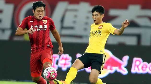 海港0-1申花：沪上德比一边倒，卫冕冠军跌入深渊