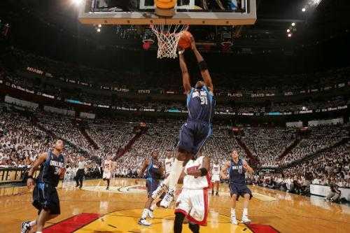 祖巴茨11中11！快船31分狂胜独行侠夺四连胜