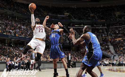 米切尔43分弑主，骑士客场险胜魔术稳固东三