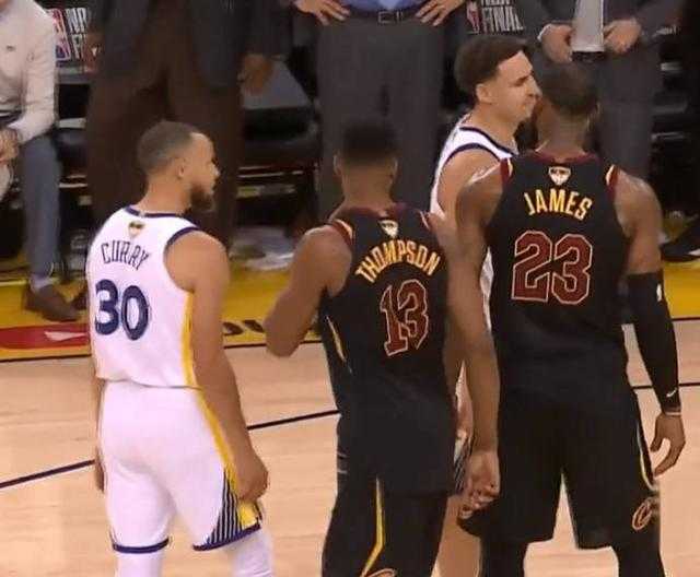 詹库同场成奢望！湖人119-103客胜勇士