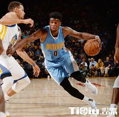 迪昂压哨三分绝杀！雷霆16分大逆转季前赛收官