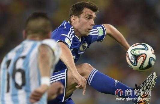 阿根廷2-1波黑：532变433激活梅西终结八年球荒