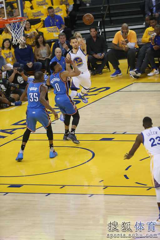 雷霆主场104-97力克勇士完成赛季横扫