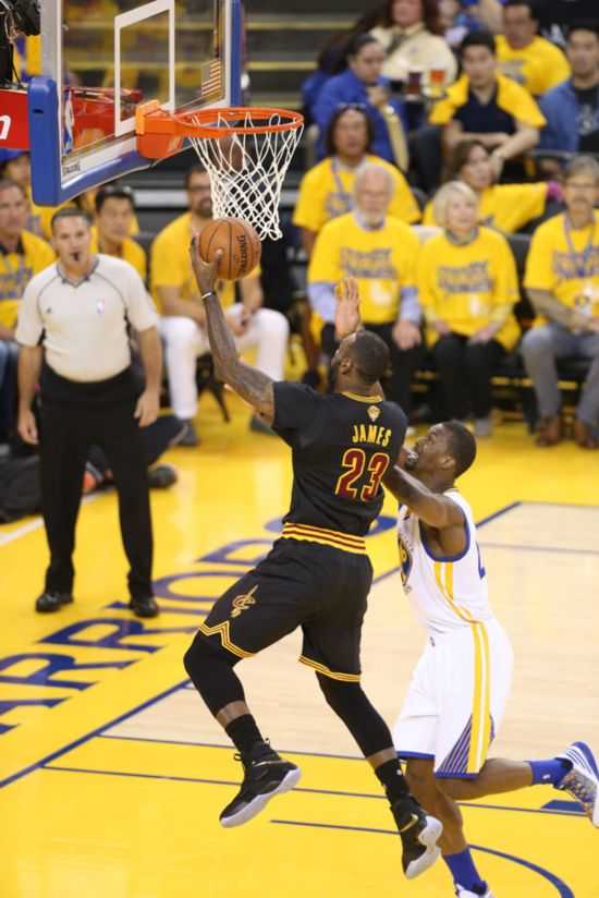 骑士抢七绝杀勇士，1-3逆转创历史首冠