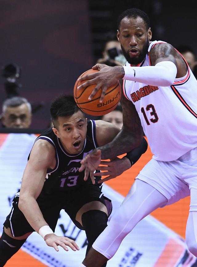 怎样预测篮球总比分：从数据迷思到AI算法的赛场“解谜”之旅